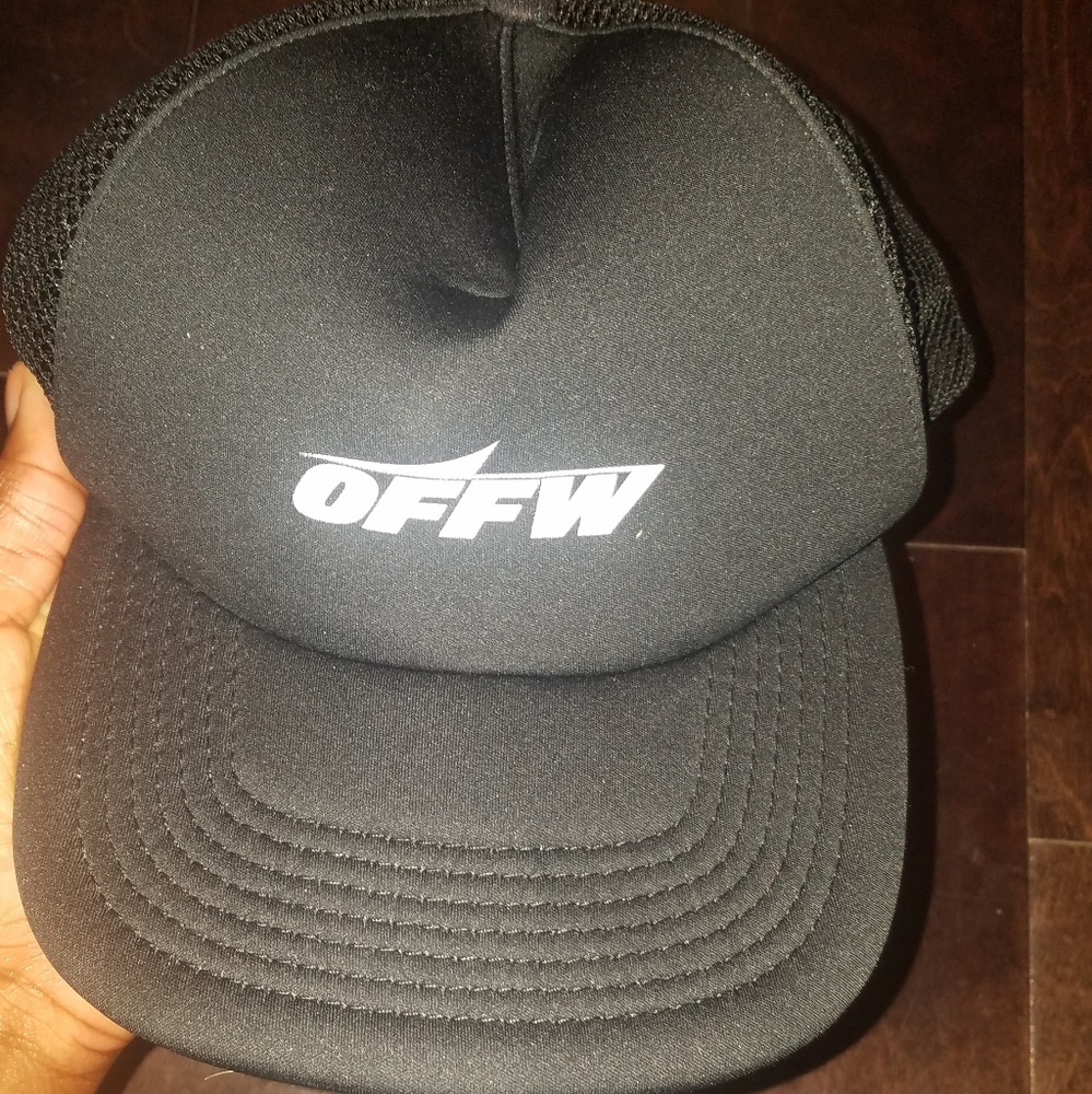 *SOLD* Authentic off-white cap - Picture 2 of 5